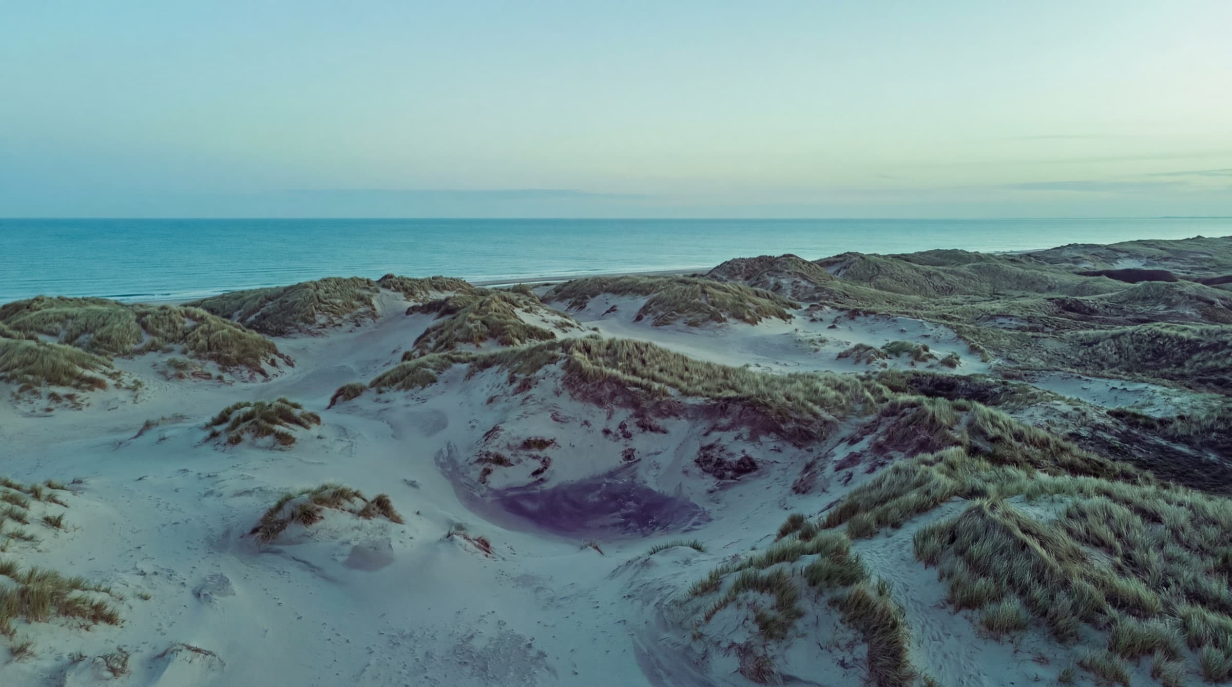 Dünen auf Borkum in der Abenddämmerung