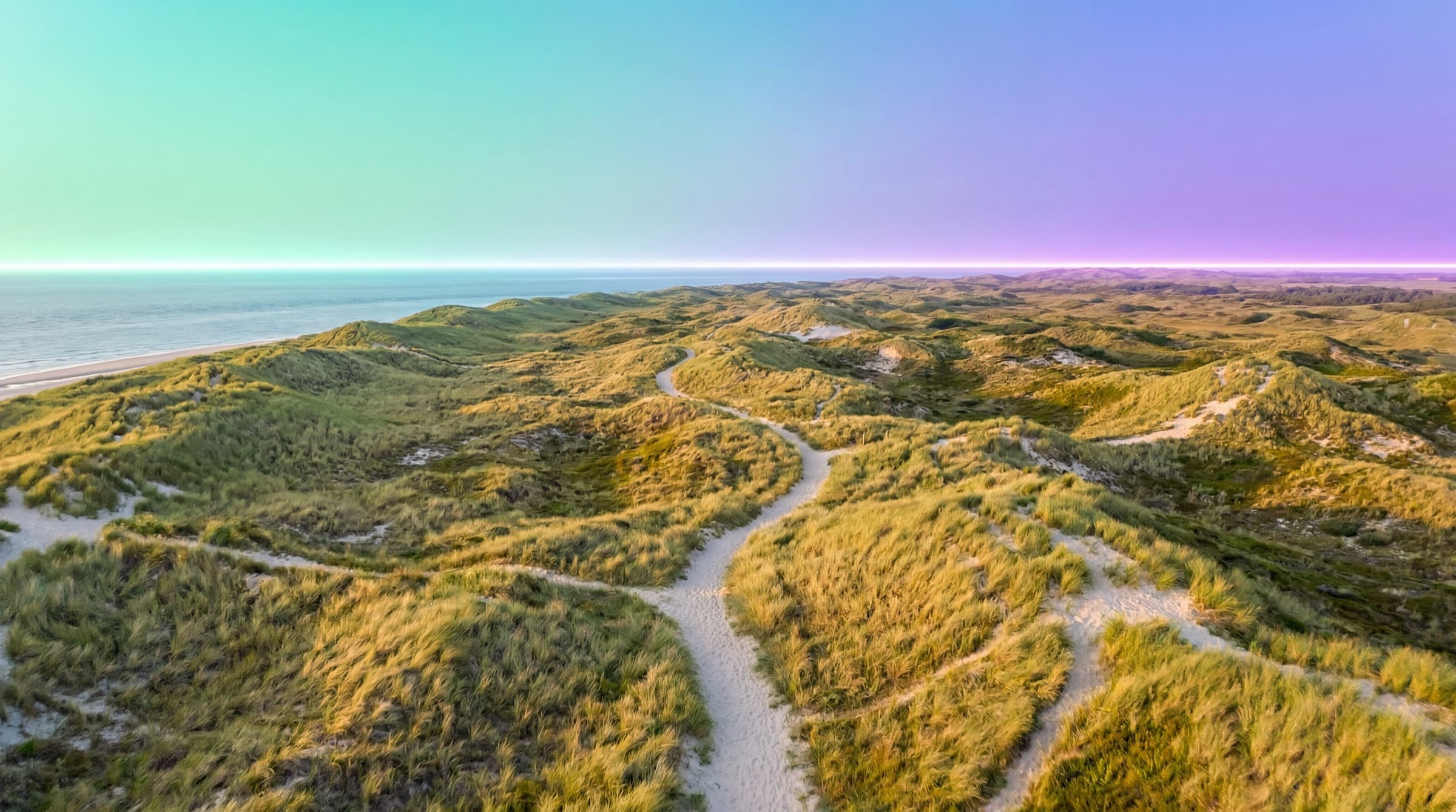 Wege durch die Dünen auf Borkum von oben