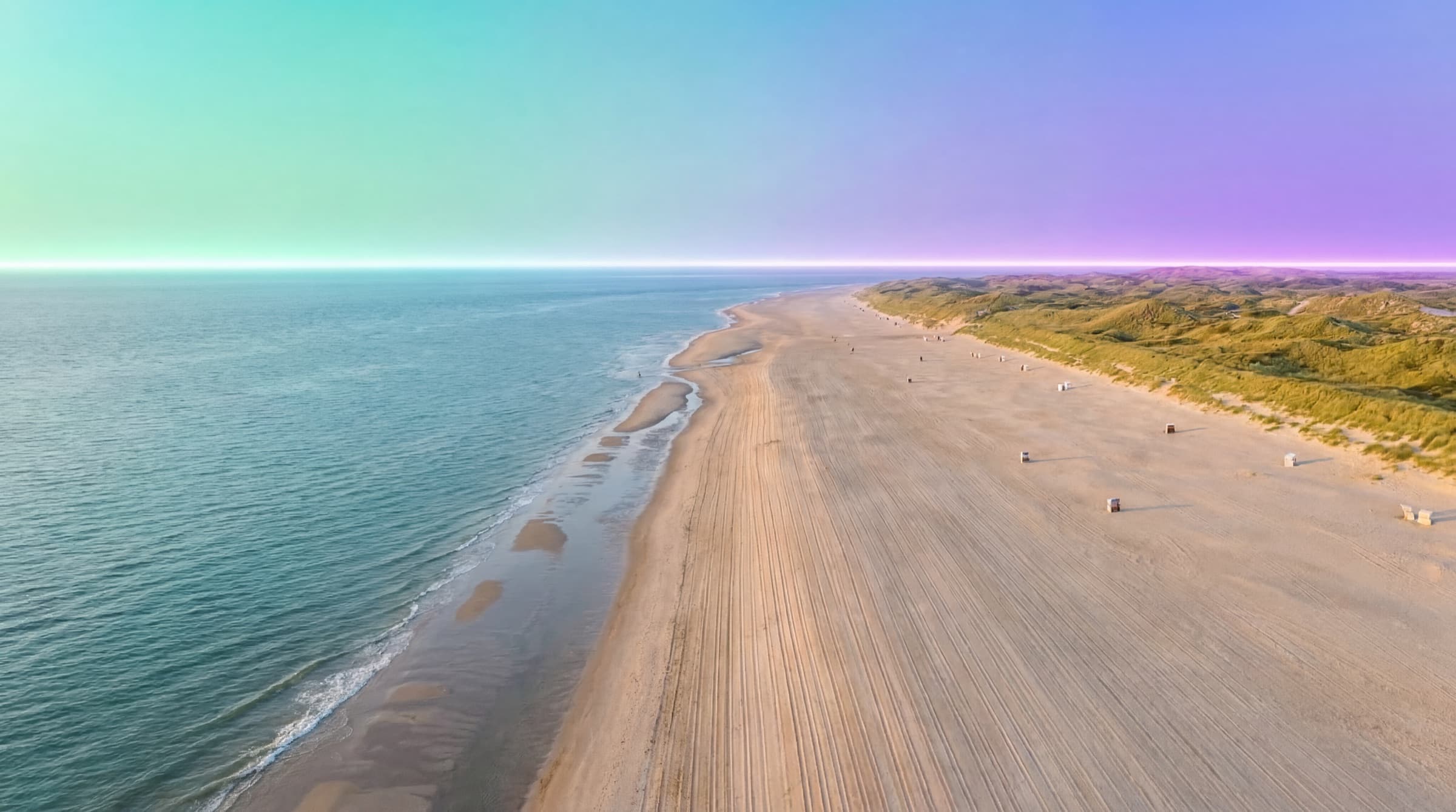 Strand und Strandkörbe auf Borkum von oben